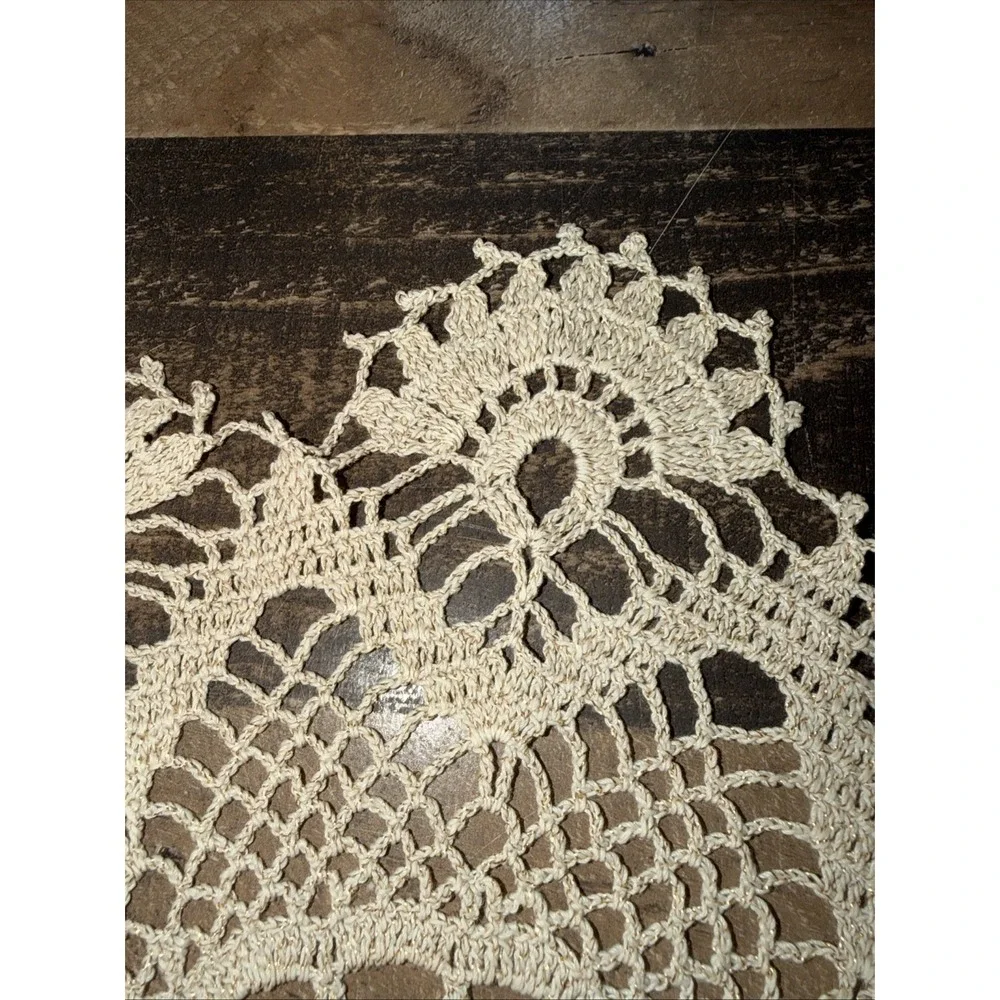 Vintage Handmade Crochet Doily Cream Cotton Lace Gold Round Table Topper Mat 19